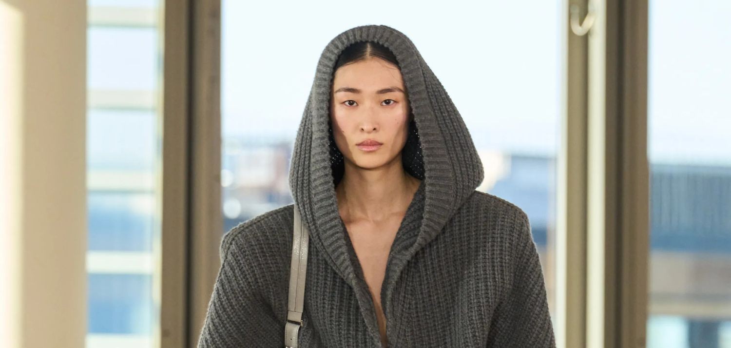 Çinli model Chu Wong, Stella McCartney Sonbahar 2025 defilesinde