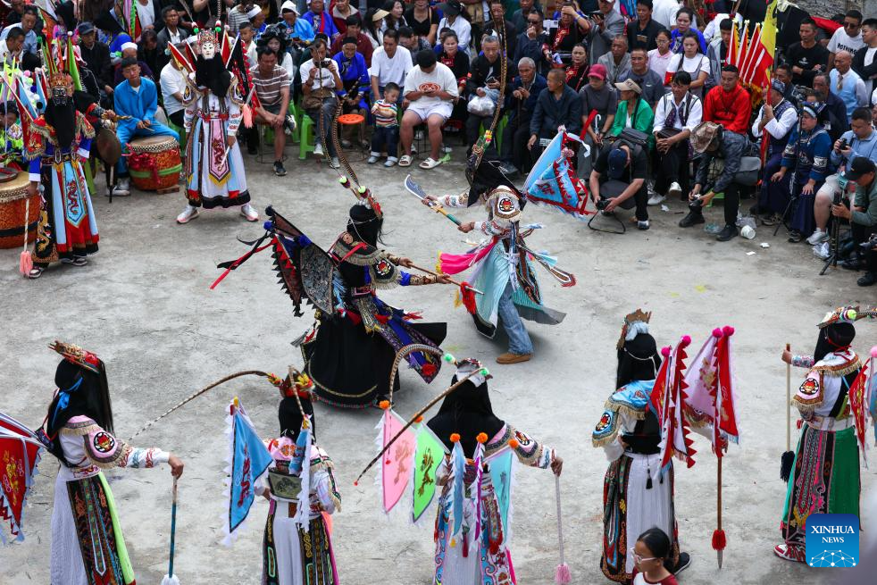 Çin’in Guangdong eyaletindeki Puning köyünde geleneksel opera performansı