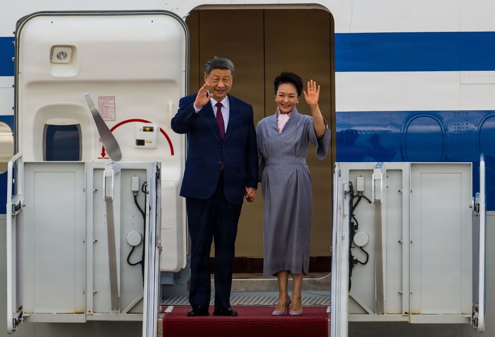 Xi Jinping ve Peng Liyuan, 23 Eylül 2026’da Joint Base Andrews’a varışlarında