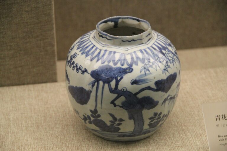 Xinxiang City Museum, Henan Province. Complete indexed photo collection at WorldHistoryPics.com.