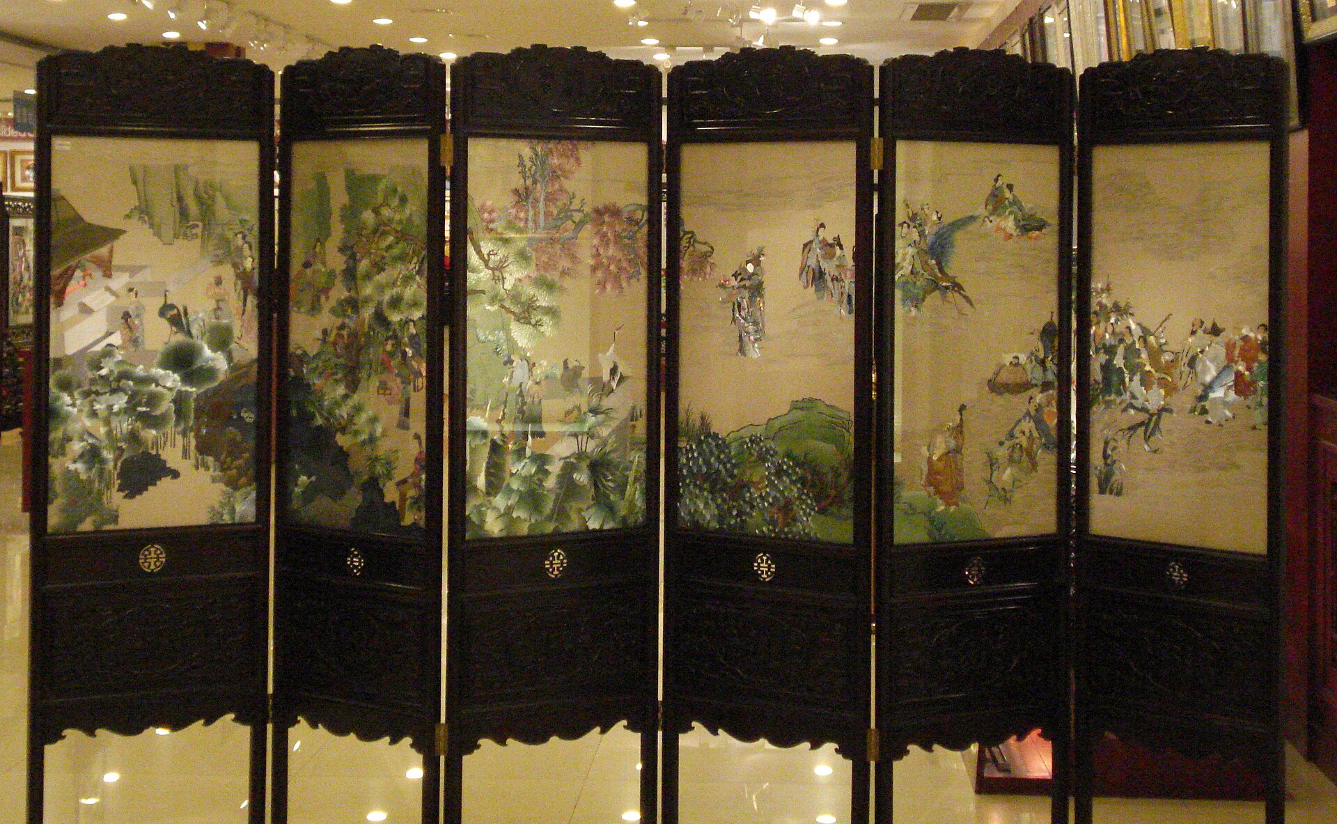Suzhou, silk embroidery manufacture - silk paravent (screen)